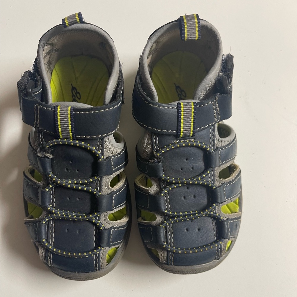 Eddie Bauer Sandlal shoes size 6